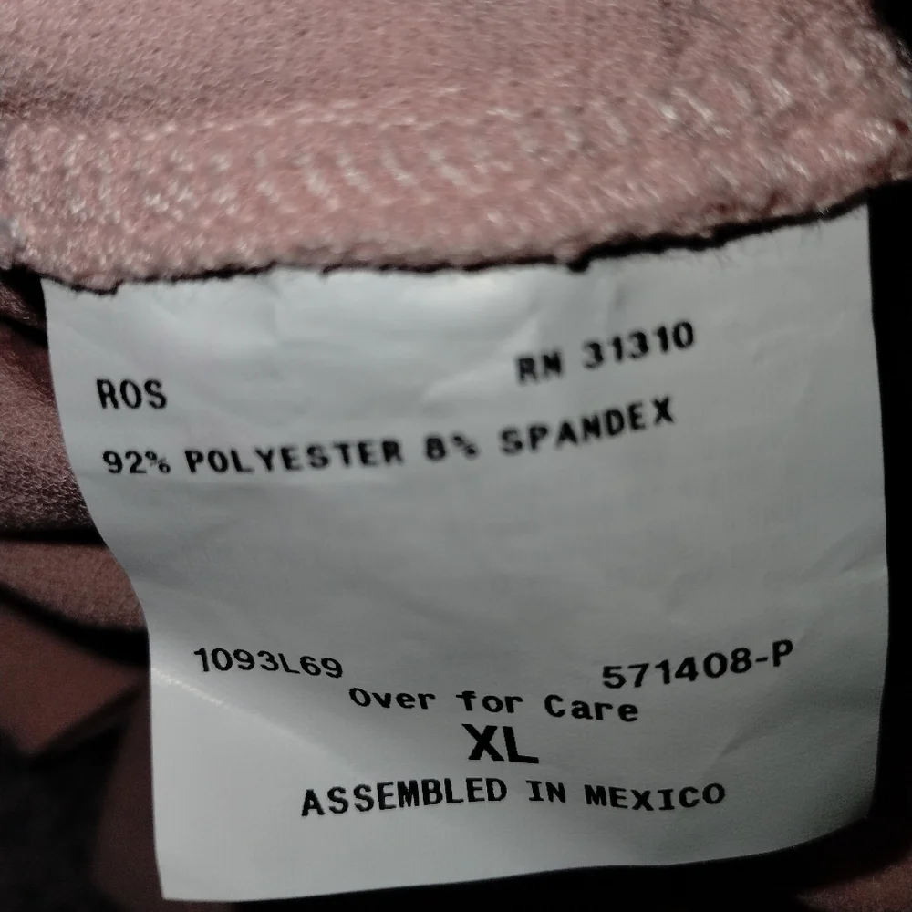 By & By NWT pale pink short sleeve blouse, v neck chocker neck - Picture 4 of 8
